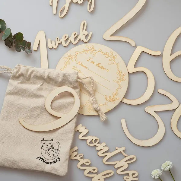 Beige_Wooden_Baby_Milestone_Props_Baby