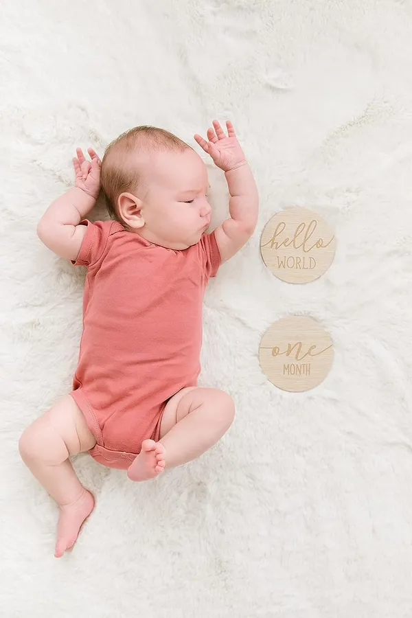 Beige_Wooden_Monthly_Milestone_Photo_Cards_Baby