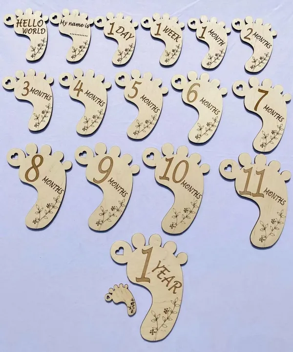 Beige_Wooden_Baby_Foot_Milestone_Cards_Baby