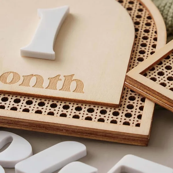 Beige_Wooden_Baby_Milestone_Discs_Custom_Engraved_Monthly_Baby_Growth_Markers_Newborn_Photo_Props_Baby_Shower_Gift_Personalized_Baby_Keepsake_Baby_Milestone_Cards_Wooden_Baby