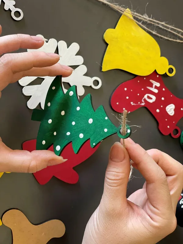 Beige_Unfinished_Wooden_Christmas_Ornaments_Kids