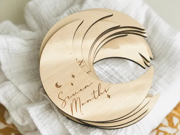 Beige_Wooden_Baby_Birth_Milestone_Moon_Cards_Baby