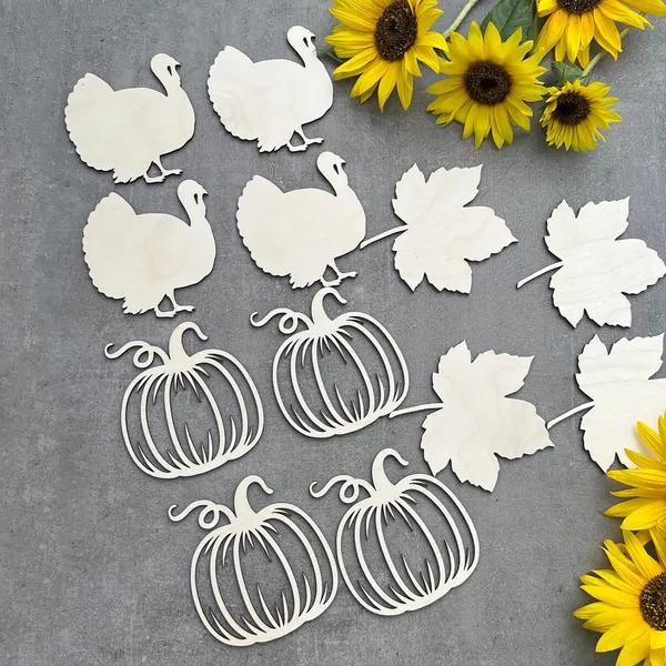 Beige_Wooden_Thanksgiving_Table_Decor_Pumpkin_Shape_Place_Cards_Diy_And_Craft