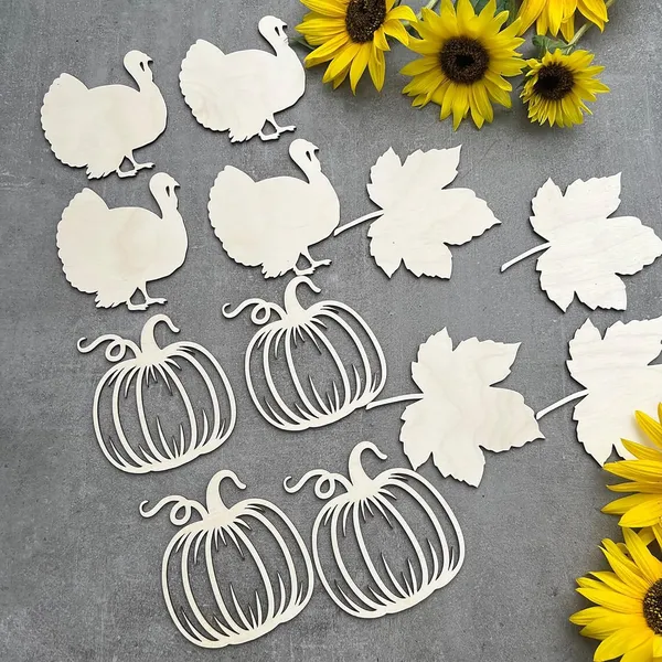 Beige_Wooden_Thanksgiving_Table_Decor_Pumpkin_Shape_Place_Cards_Diy_And_Craft