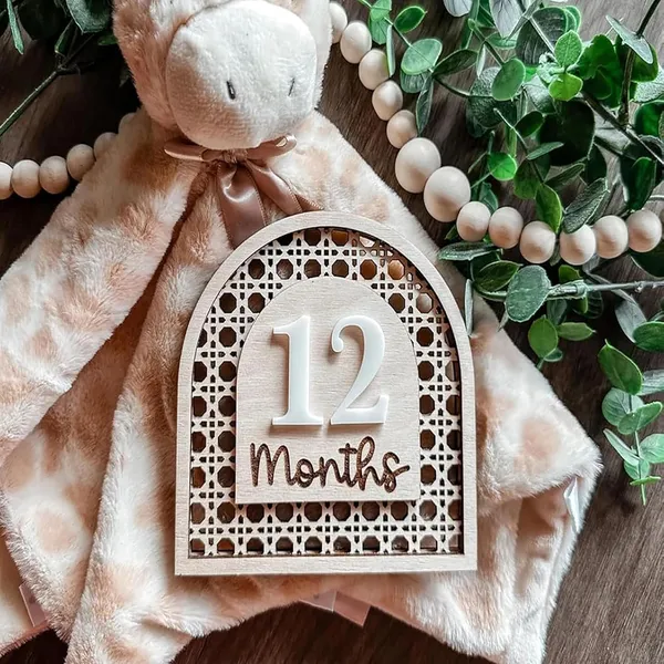 Beige_Boho_Wooden_Monthly_Milestone_Cards_Baby