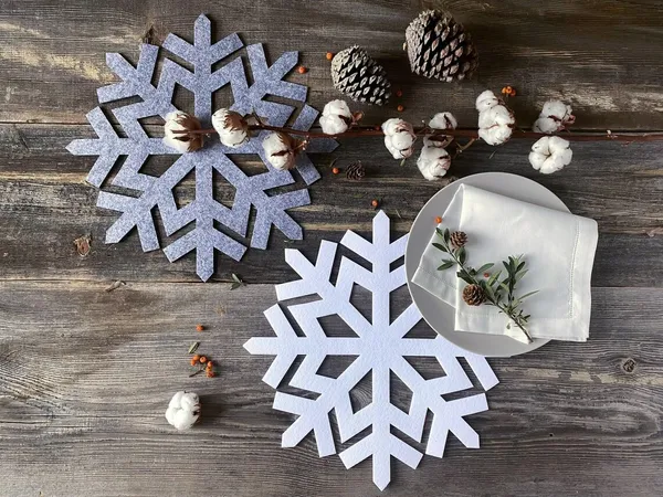 Grey_Pack_Felt_Snowflake_Christmas_Placemats_General