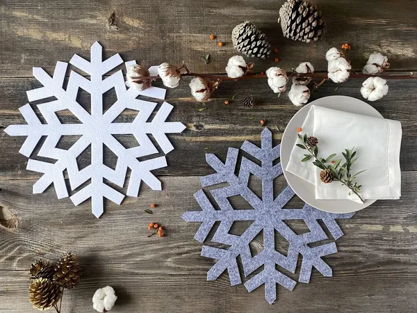 Grey_Pack_Felt_Snowflake_Christmas_Placemats_General