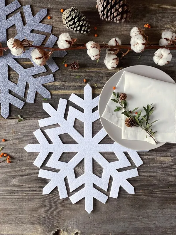 Grey_Pack_Felt_Snowflake_Christmas_Placemats_General