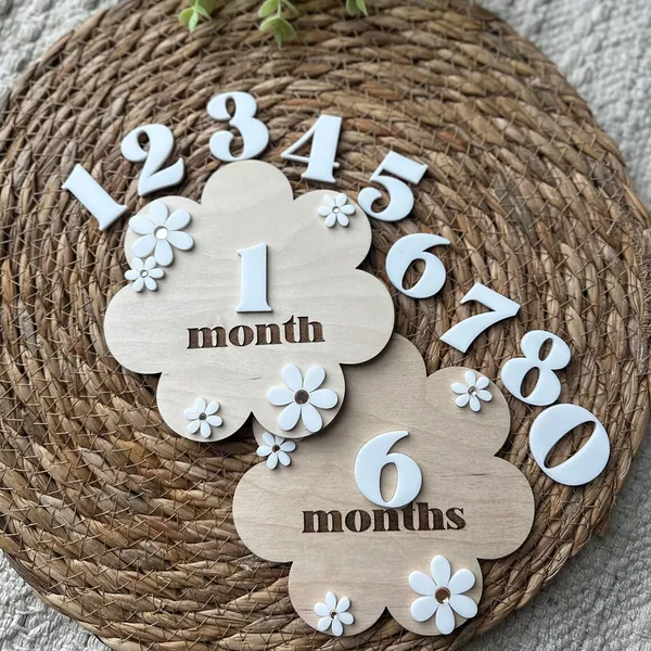 Beige_Wooden_Baby_Milestone_Cards_With_Daisy_Accents_Baby