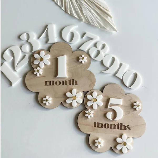 Beige_Wooden_Baby_Milestone_Cards_With_Daisy_Accents_Baby