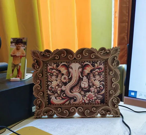Beige_Wooden_Photo_Frame_Home_Decor