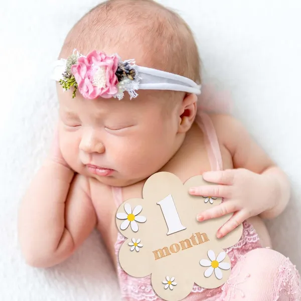 Beige_D_Wooden_Daisy_Baby_Monthly_Milestone_Cards_Months_Interchangeable_Baby_Months_Signs_Monthly_Milestone_Baby