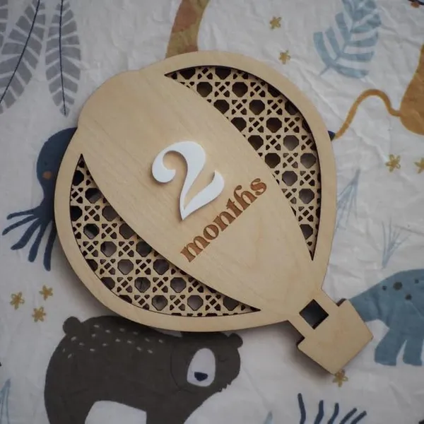 Beige_Wooden_Monthly_Milestone_Cards_Hot_Air_Balloon_Design_Interchangeable_Newborn_Photography_Props_Baby_Shower_Gift_Baby