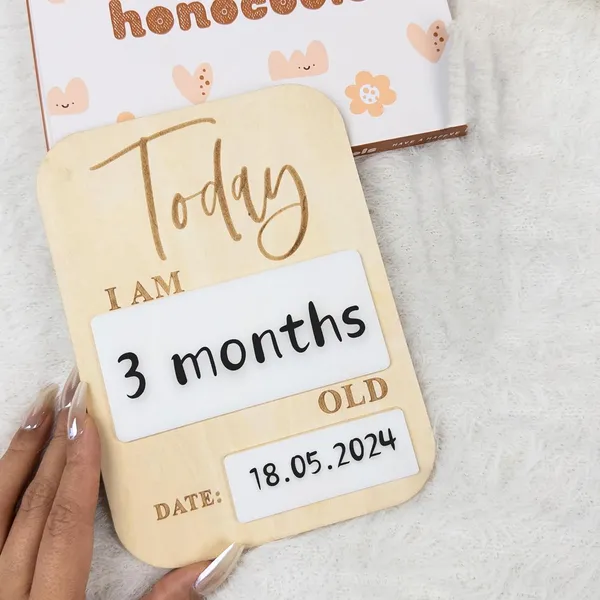 Beige_Wooden_Baby_Monthly_Milestone_Cards_Baby