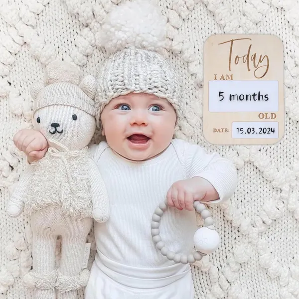 Beige_Wooden_Baby_Monthly_Milestone_Cards_Baby