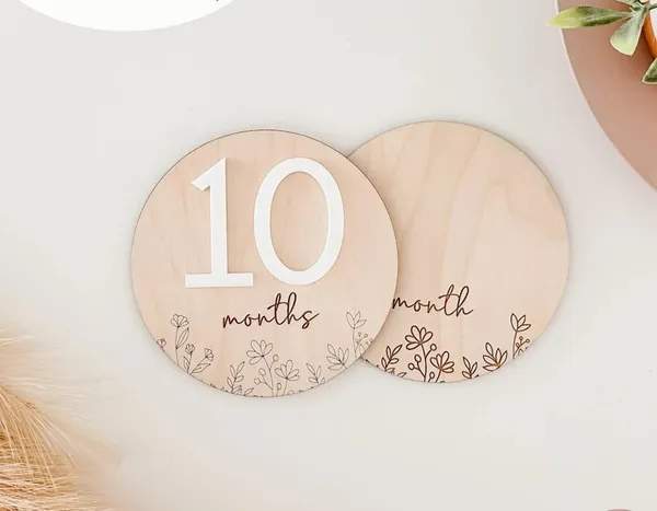 Beige_Wooden_Engraving_Interchangeable_Milestone_Baby