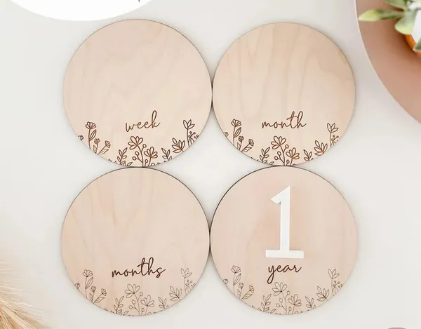 Beige_Wooden_Engraving_Interchangeable_Milestone_Baby