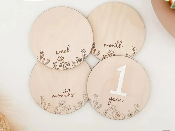 Beige_Wooden_Engraving_Interchangeable_Milestone_Baby