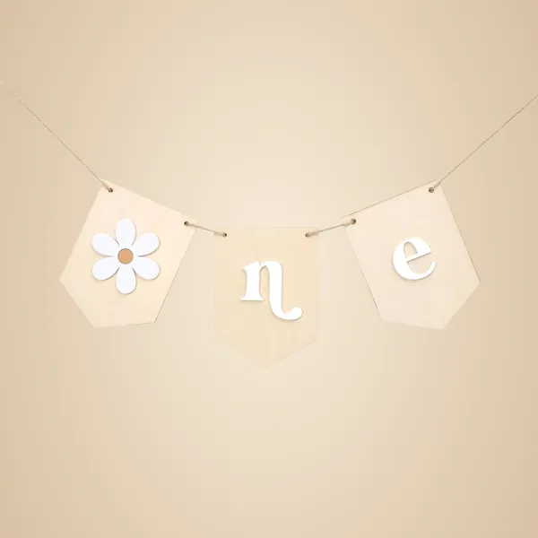 Beige_Wooden_Daisy_One_Highchair_Garland_Baby