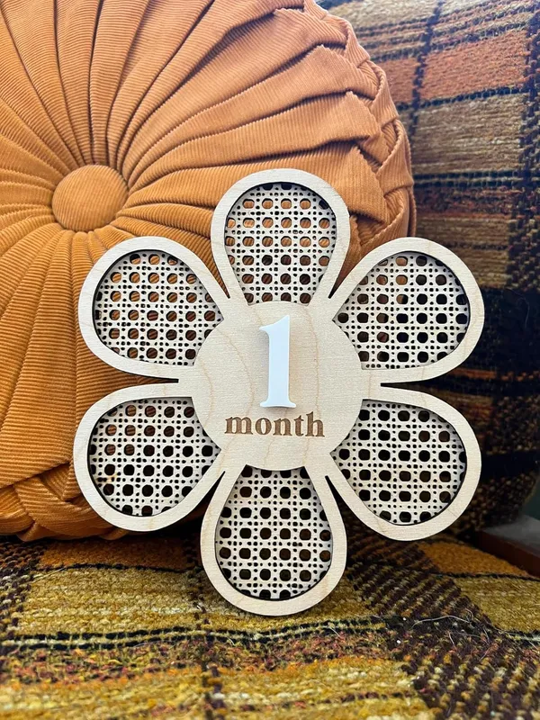 Beige_Double_Sided_Baby_Monthly_Photoshoot_Props_Interchangeable_Numbers_Milestone_Card_Baby