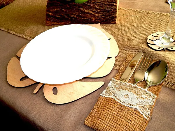 Beige_Wooden_Monstera_Leaf_Placemat_And_Coaster_General