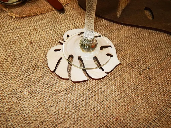 Beige_Wooden_Monstera_Leaf_Placemat_And_Coaster_General