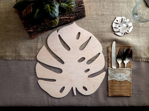 Beige_Wooden_Monstera_Leaf_Placemat_And_Coaster_General