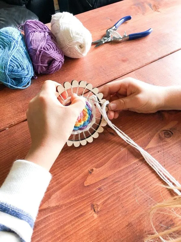 Beige_Scallop_Circle_Weaving_Looms_Wooden_Hoops_General