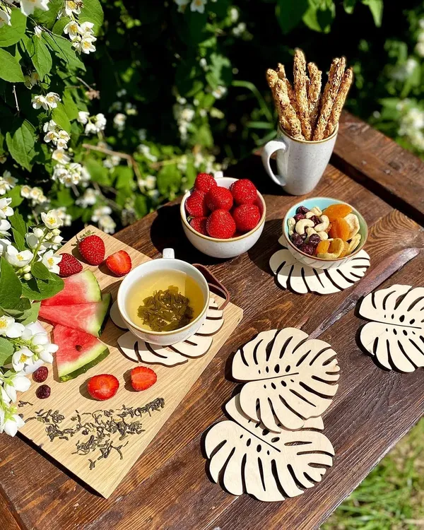 Beige_Americanelm_Wood_Coasters_Laser_Cut_Coasters_Monstera_Leaf_General