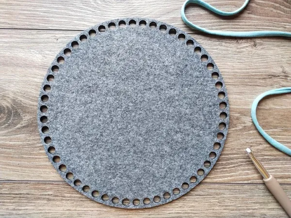 Grey_Felt_Crochet_Bases_Diy_And_Craft