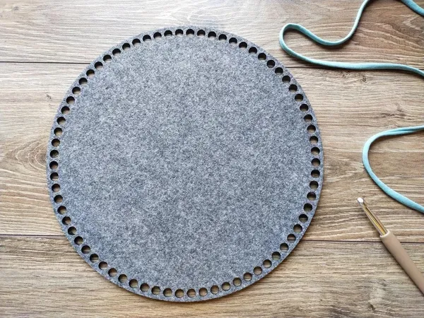 Grey_Felt_Crochet_Bases_Diy_And_Craft
