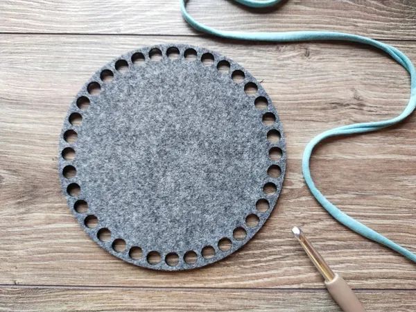Grey_Felt_Crochet_Bases_Diy_And_Craft