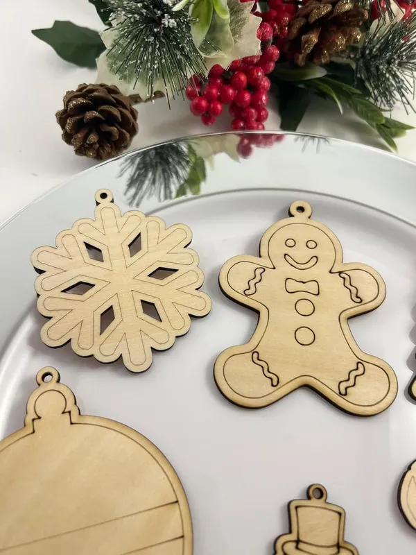 Beige_Wooden_Christmas_Ornament_Kit_Kids