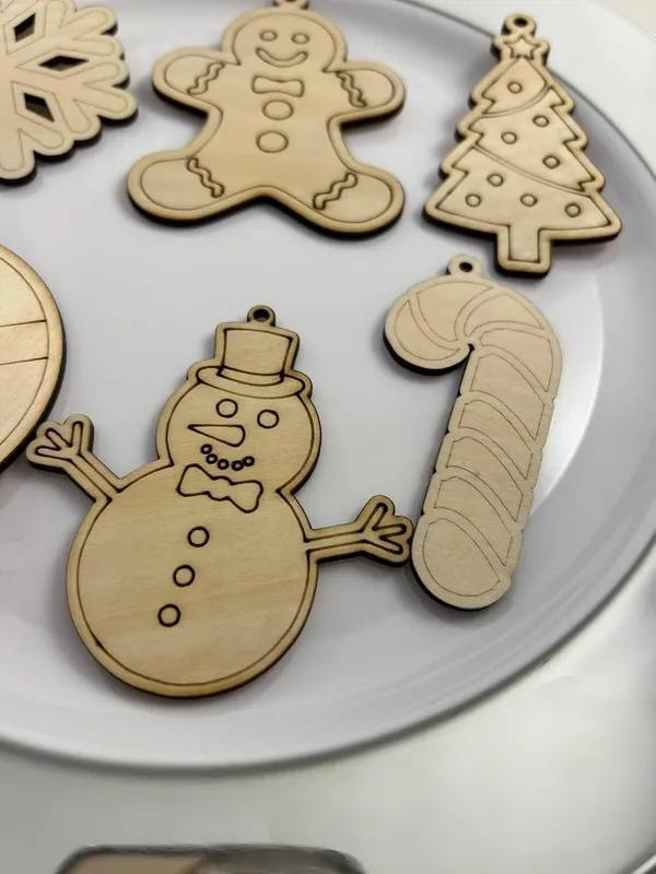 Beige_Wooden_Christmas_Ornament_Kit_Kids