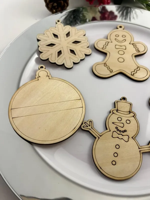Beige_Wooden_Christmas_Ornament_Kit_Kids
