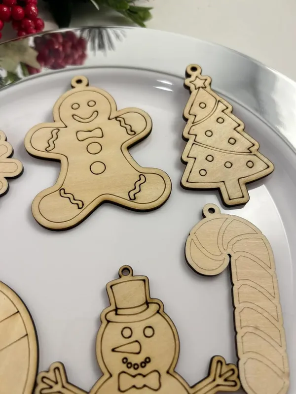 Beige_Wooden_Christmas_Ornament_Kit_Kids