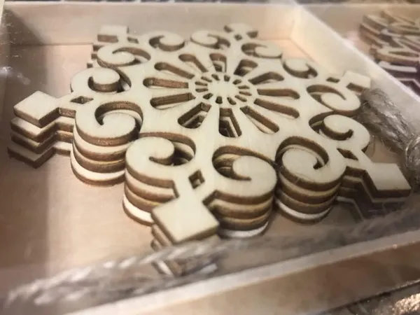 Beige_Large_Wooden_Snowflakes_General