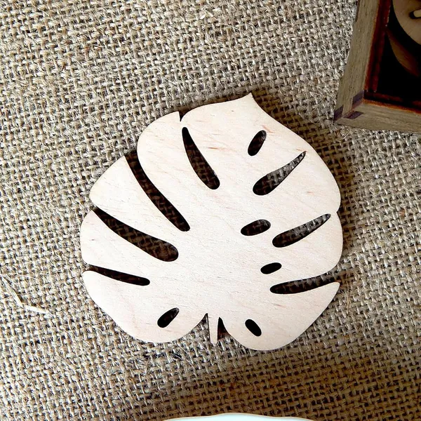 Beige_Wooden_Monstera_Leaf_Coasters_Tropical_Drink_Coasters_Diy_And_Craft