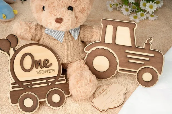 Beige_Baby_Monthly_Milestone_Card_Baby