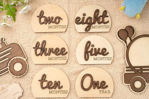 Beige_Baby_Monthly_Milestone_Card_Baby