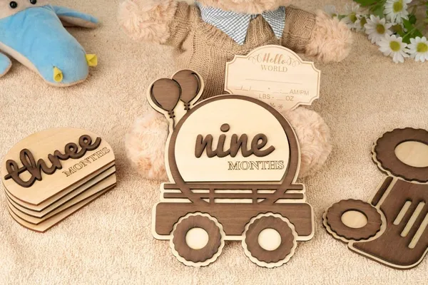 Beige_Baby_Monthly_Milestone_Card_Baby