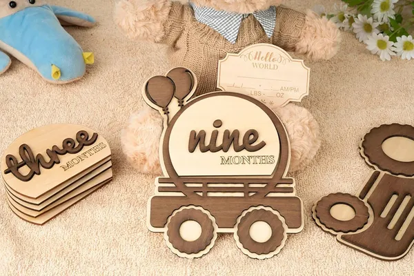 Beige_Baby_Monthly_Milestone_Card_Baby