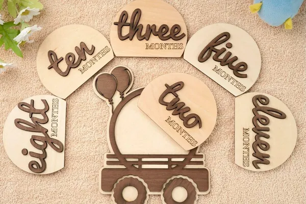 Beige_Baby_Monthly_Milestone_Card_Baby