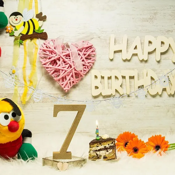 Beige_Wooden_Cutout_Bee_Garland_Bee_Theme_Party_Decorations_Baby