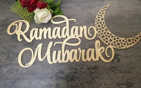Beige_Wooden_Ramadan_Mubarak_Wall_Decor_Ramadan_Kareem_Blessed_Eid_Mubarak_Wooden_Sign_Islamic_Gifts_Home_Decor