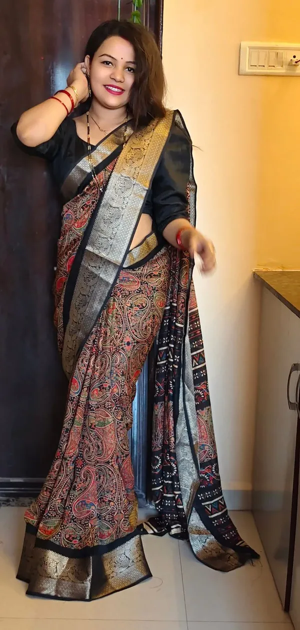 Premium_Soft_Georgette_Ajrakh_Print_Saree_With_Zari_Border,_Lightweight_Daily_And_Office_Wear_Saree_With_Designer_Blouse_Piece