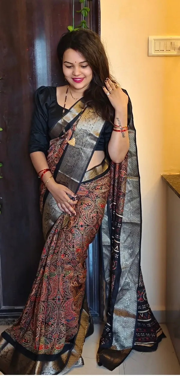 Premium_Soft_Georgette_Ajrakh_Print_Saree_With_Zari_Border,_Lightweight_Daily_And_Office_Wear_Saree_With_Designer_Blouse_Piece