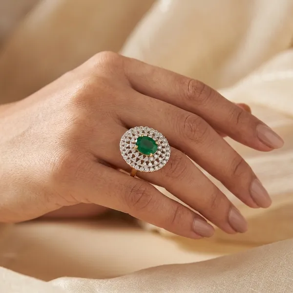 Elegant_Emerald_And_Diamond_Cocktail_Ring