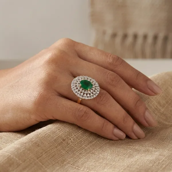 Elegant_Emerald_And_Diamond_Cocktail_Ring