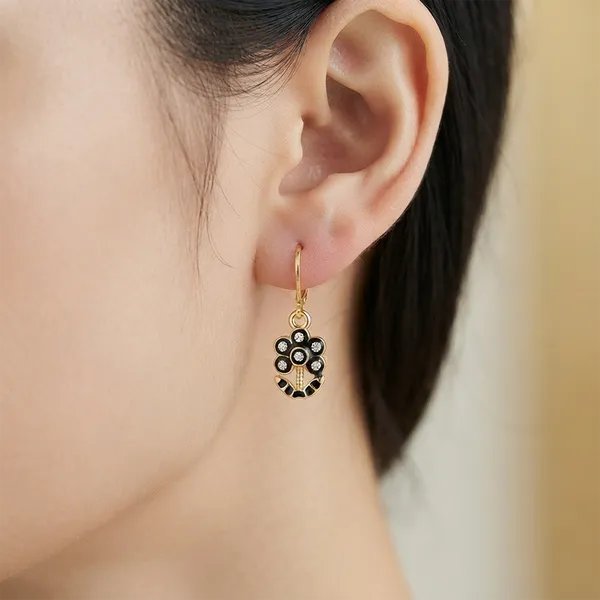 The99jewel_Glamorous_Gold_Plated_Floral_Design_Hoop_Earrings_Black